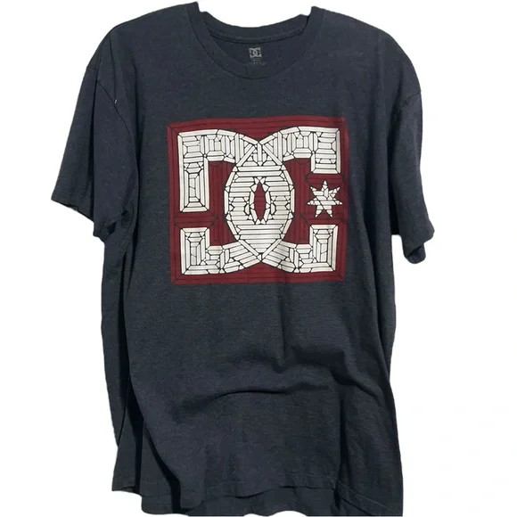 DC Logo Tee in Charcoal and Maroon - Picture 1 of 5